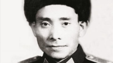 Trước ngày bỏ đơn vị hành chính cấp huyện, làng này là quê hương của Lưỡng quốc tướng quân Nguyễn Sơn