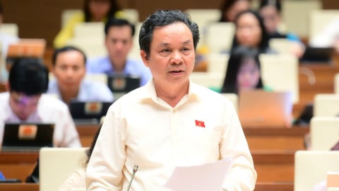 Đại biểu Hoàng Văn Cường cảnh báo một chính sách có thể bị nhà đầu tư đường sắt lợi dụng “xí đất” làm đô thị, dự án bất động sản