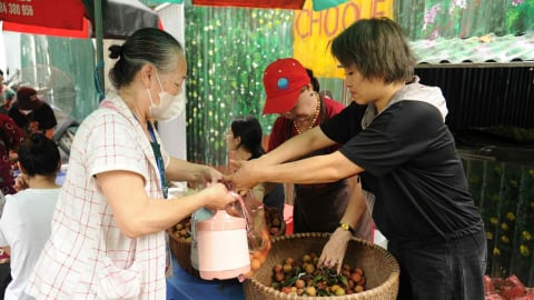 “Bữa Cơm Yêu Thương” số 104: Góp yêu thương, san sẻ nhọc nhằn