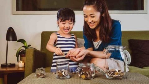 'Không làm việc thì không có cơm ăn', 3 bài học về tiền bạc 'quý hơn vàng' con cái có thể học từ chính bố mẹ