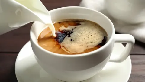 Bí mật sống thọ từ cà phê: Uống đúng cách giúp giảm nguy cơ tử vong 33%, uống sai cách 'lợi bất cập hại'