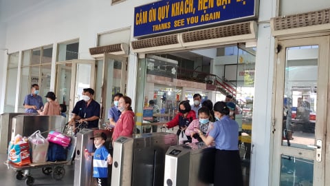 Khách du lịch hè tăng, đường sắt bổ sung nhiều tàu từ TP.HCM – Nha Trang