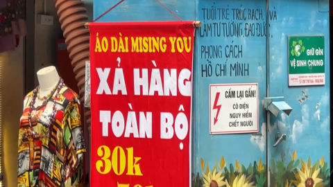 Hà Nội: Tái diễn cảnh vẽ bậy lên bốt điện sau khi những bức họa phai màu
