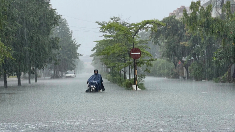 Chuyên gia khí tượng cảnh báo: Miền Bắc bước vào đợt mưa lớn dồn dập, nguy cơ lũ quét, sạt lở đất và ngập úng