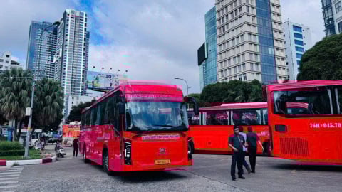 Nhu cầu xe đưa rước công chức tăng vọt tại TP.HCM: Thích ứng nhanh với mô hình chính quyền hai cấp