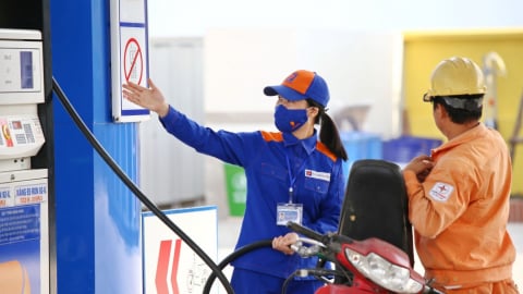Giá xăng dầu hôm nay 12/7: Bật tăng dữ dội
