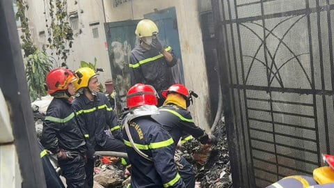 Cảnh sát kịp thời dập tắt đám cháy, cứu 2 người thoát nạn trong đêm