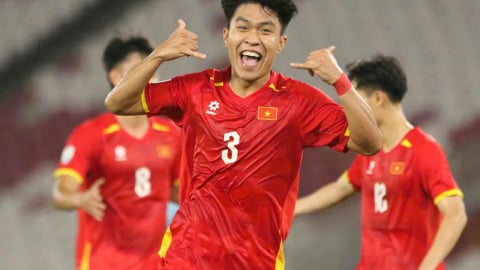 Trung vệ Phạm Lý Đức 1m82: 'CĐV Indonesia càng đông chúng tôi càng cảm thấy hưng phấn'