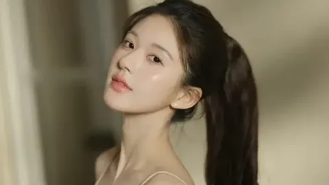 Triệu Lộ Tư tố cáo công ty quản lý bóc lột, nội tâm suy sụp vì bị đe dọa phong sát