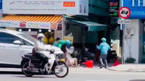 Băng nhóm mặc áo xe ôm công nghệ hỗn chiến như phim hành động, cảnh sát tạm giữ 5 đối tượng