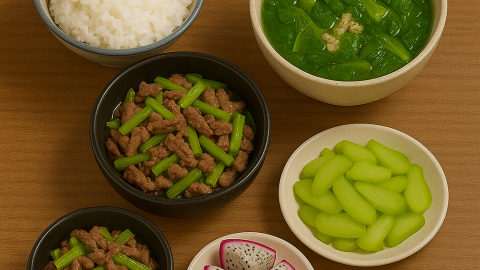 Bữa cơm tối 120 nghìn: Thịt bò xào cần tỏi, canh cải xanh nấu thịt băm