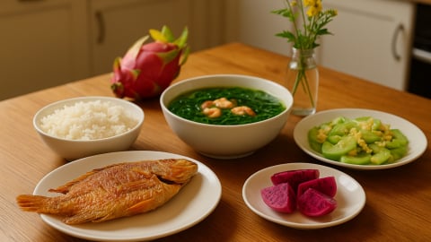 Bữa cơm tối 120 nghìn: Cá điêu hồng chiên giòn, canh rau dền nấu tôm