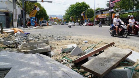 Phường Nha Trang: Đẩy nhanh tiến độ dự án nâng cấp, cải tạo vỉa hè và xây dựng mới công trình đường Lê Thánh Tôn 