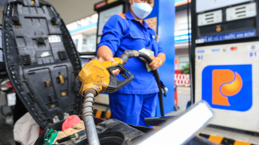 Giá xăng dầu hôm nay 3/5: Tiếp đà lao dốc