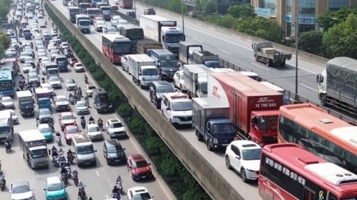 Cập nhật: Xe cứu thương đi vào làn khẩn cấp vẫn không nhanh hơn xe khách dịp nghỉ lễ 30/4, 1/5