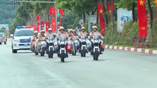 Công an tỉnh Sơn La trực xuyên lễ phục vụ nhu cầu đi lại của người dân