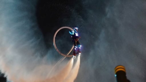 VĐV flyboard người Nga biểu diễn đỉnh cao khiến khán giả TP.HCM phấn khích
