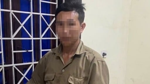 Tạm giữ nam phụ huynh vào trường hành hung, bắt cô giáo đứng giữa mưa ở Nghệ An