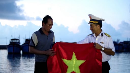 NSND Quang Thọ, Phạm Thu Hà, Hoà Minzy cùng hát về 70 năm anh hùng của người lính Hải quân
