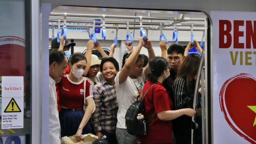 Đi tàu metro số 1 miễn phí dịp lễ 30/4-1/5, du khách ở tỉnh vui ra mặt