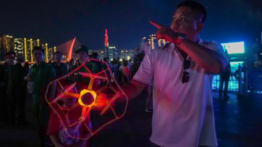 Loạt drone rơi trong lúc trình diễn tối 30/4, ban tổ chức thông báo xin lại