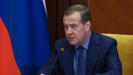Ông Medvedev bất ngờ cảnh bảo tháng 5 đang bắt đầu một cách hỗn loạn và không hề yên bình