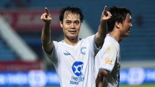 Văn Toàn báo tin mừng