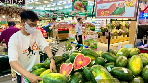 Ồ ạt khuyến mãi, giảm giá, trung tâm thương mại, siêu thị đông khách dịp lễ 30/4