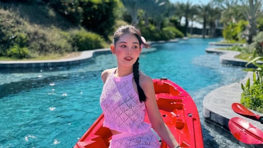 Cuộc sống bình lặng sau 8 năm đăng quang của Hoa hậu có bằng Thạc sĩ, lấy chồng là BTV điển trai