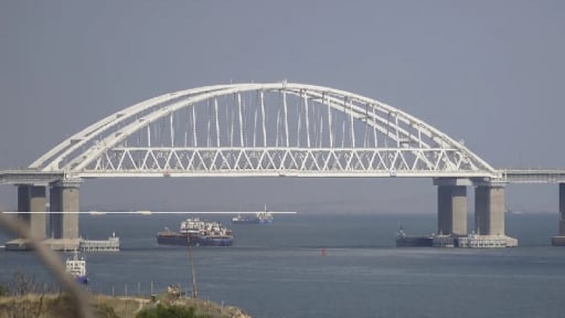 Crimea bị tấn công dữ dội, các vụ nổ rung chuyển các sân bay quân sự Nga