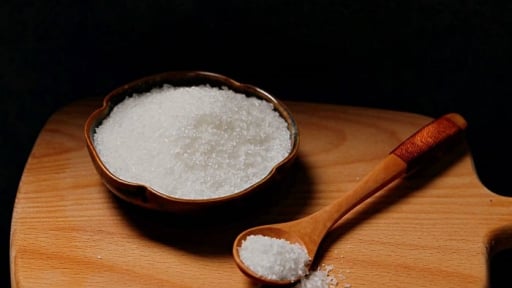Ăn muối hay mì chính gây hại sức khỏe hơn?