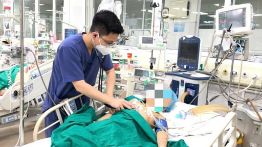 Bé 7 tuổi co giật, nguy kịch sau khi bị mảnh gỗ mục nhỏ xíu đâm vào chân