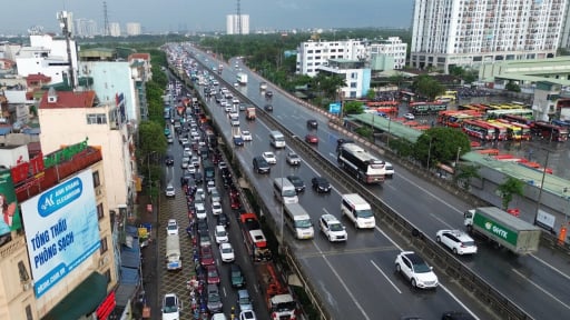 Cập nhật: Cửa ngõ, bến xe tại Hà Nội bắt đầu 'nóng' trong ngày cuối kỳ nghỉ lễ 30/4 và 1/5