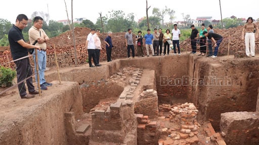 Trước khi sáp nhập, tại Bắc Ninh lần đầu tiên phát hiện tường thành ngoại Luy Lâu xây bằng gạch