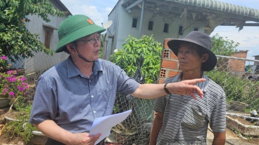 Bình Định: Trước thềm sắp xếp, cán bộ không chuyên trách cấp xã làm việc 'không kể ngày đêm'