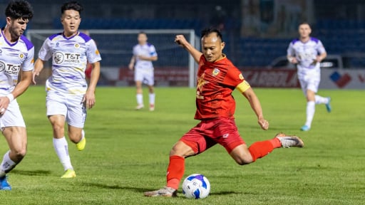 Người không phổi' Trọng Hoàng tuổi 37: Mùa giải chuyên nghiệp thứ 19, cột mốc 312 trận ở V.League