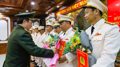 68 cán bộ thuộc Công an tỉnh Lâm Đồng nhận quyết định nghỉ hưu trước tuổi