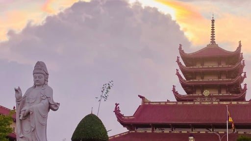 Mây ngũ sắc xuất hiện ở nơi đang đặt Xá lợi Đức Phật, đây là hiện tượng gì?