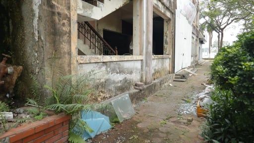 Những ki ốt kinh doanh 'hái ra tiền' bị lãng quên, phủ kín bụi tại khu đô thị Việt Hưng