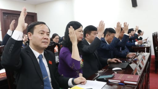 Miễn nhiệm chức Ủy viên UBND tỉnh với nguyên Chỉ huy trưởng Bộ CHQS và 6 nguyên Giám đốc Sở ở Thái Bình