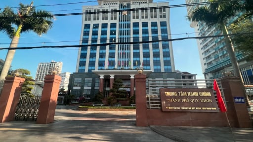2 Phó Chủ tịch UBND TP.Quy Nhơn, Bình Định cùng gần 100 lãnh đạo, cán bộ xin nghỉ hưu trước tuổi, nghỉ thôi việc