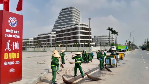 Công ty Môi trường đô thị Hải Phòng tăng cường bảo đảm vệ sinh môi trường hướng tới Lễ kỷ niệm 70 năm Ngày giải phóng Hải Phòng và Lễ hội Hoa phượng đỏ 2025