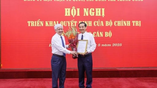 Quyền Bí thư Tỉnh ủy Lâm Đồng Nguyễn Thái Học nhận quyết định của Bộ Chính trị đảm nhiệm công tác mới