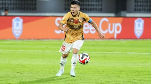 HLV Kim Sang-sik ‘khó thở’ vì Quang Hải