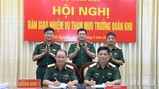 Thiếu tướng Quân đội bàn giao nhiệm vụ để nhận trọng trách mới 