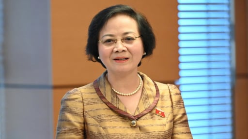 Bộ trưởng Bộ Nội vụ lý giải vì sao vẫn giữ ngạch công chức