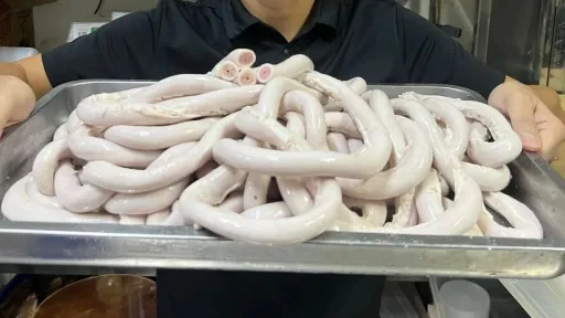 Điều gì xảy ra khi ăn lòng heo ngâm hóa chất?