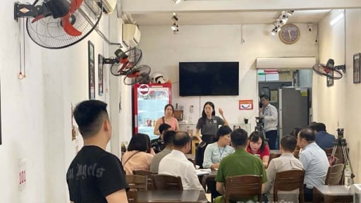 Kiểm tra đột xuất cơ sở 'khoe' lòng se điếu dài 40m: Chủ quán chưa xuất trình được giấy tờ chứng minh nguồn gốc, thừa nhận 'nói hơi quá'