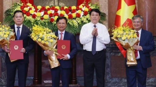 Chủ tịch nước Lương Cường trao Quyết định bổ nhiệm 3 Phó Chủ nhiệm Văn phòng Chủ tịch nước
