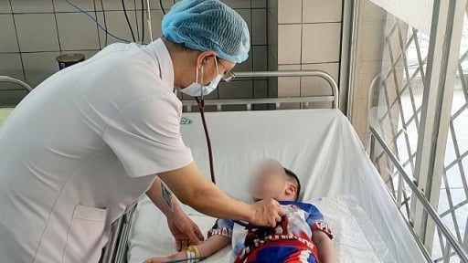 Nghịch dây giải rút, bé 5 tuổi 'tự treo', suýt bỏ mạng